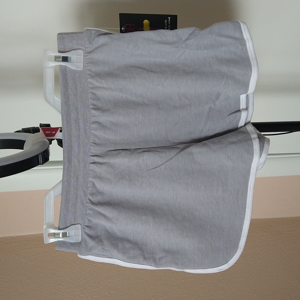 Core short  color gray